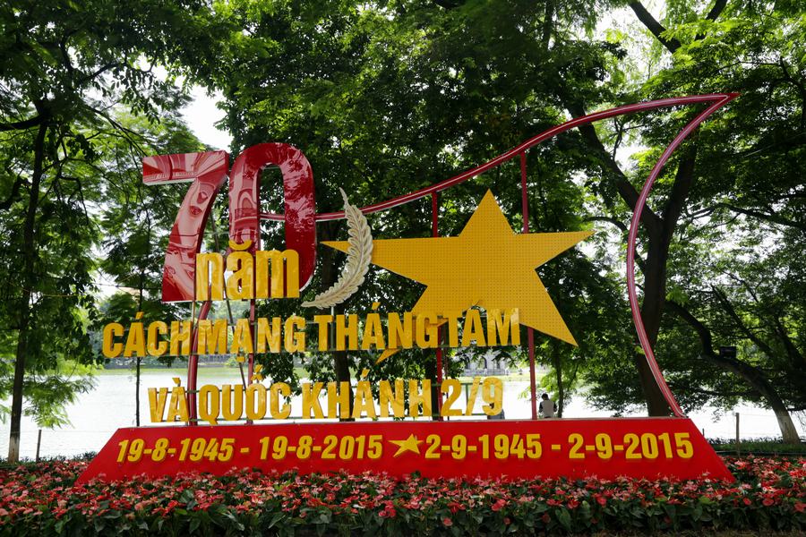 Hanoi auspiciously decorated to welcome national celebrations